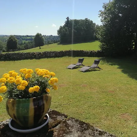 Casa de Férias Du Bosquet Pays De Salers Cantal *