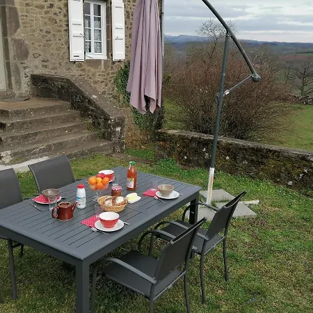 Casa de Férias Du Bosquet Pays De Salers Cantal *
