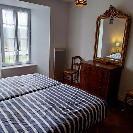 Casa de Férias Du Bosquet Pays De Salers Cantal *