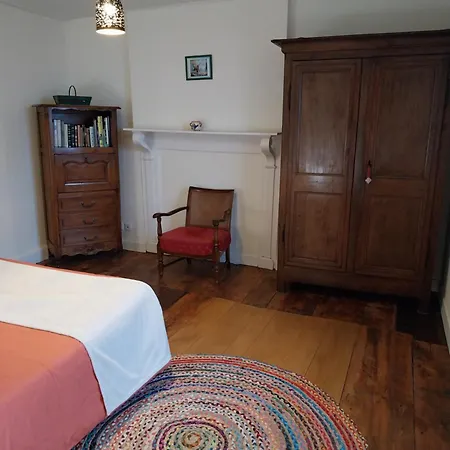Du Bosquet Pays De Salers Cantal Casa de Férias *
