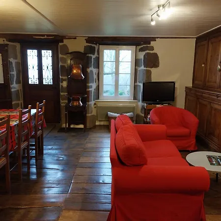 Du Bosquet Pays De Salers Cantal Casa de Férias *