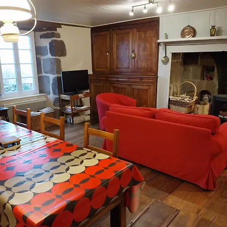 Holiday home Du Bosquet Pays De Salers Cantal *