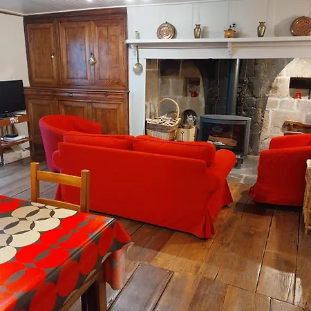 Du Bosquet Pays De Salers Cantal Nyaraló Sainte-Eulalie