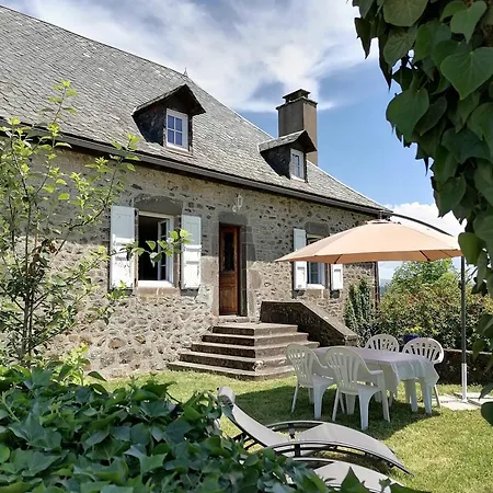 Du Bosquet Pays De Salers Cantal Casa de Férias
