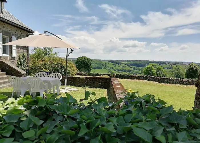 Du Bosquet Pays De Salers Cantal Tatil Evi *