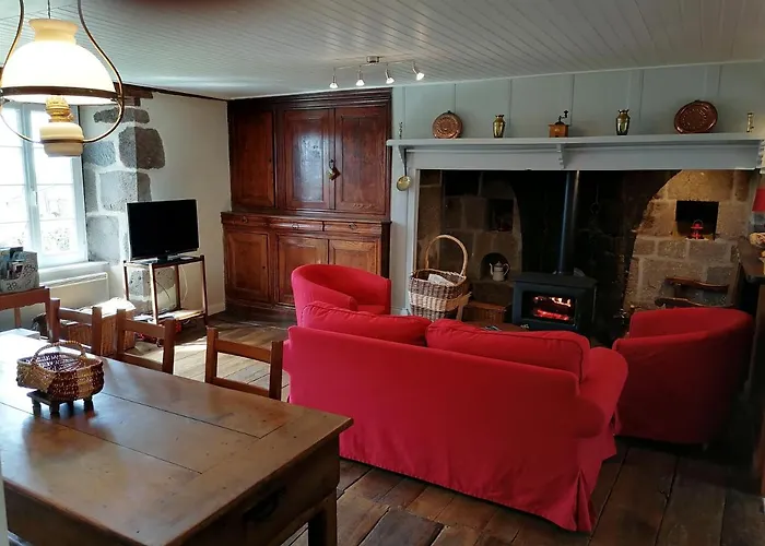 Du Bosquet Pays De Salers Cantal Tatil Evi