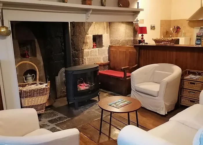 Du Bosquet Pays De Salers Cantal * Sainte-Eulalie (Auvergne)