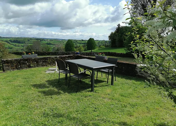 Du Bosquet Pays De Salers Cantal Tatil Evi *