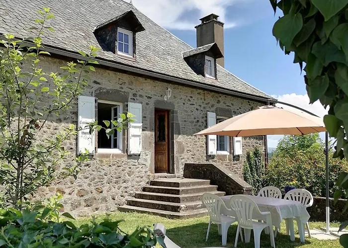Du Bosquet Pays De Salers Cantal Tatil Evi